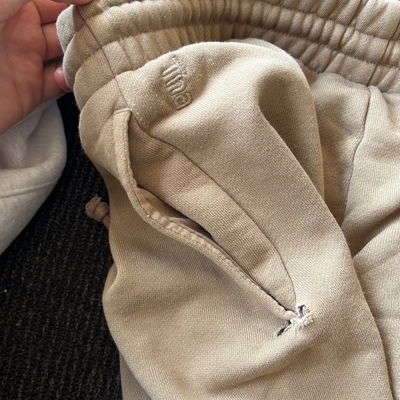 Aritzia Cozy AF trackpants, size small - Picture 4 of 4